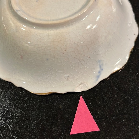 Vintage Flow Blue Bowl with 6 matching fruit bowls. Gold trim and fruit motif. - Picture 16 of 16